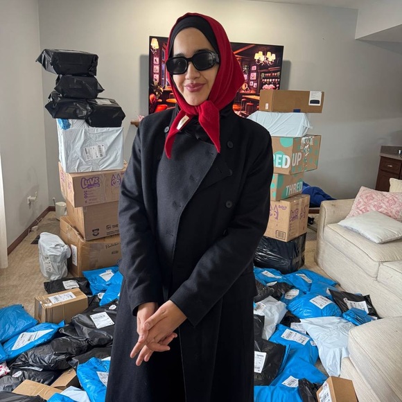 Red wool triangle scarf balaclava - Picture 2 of 4